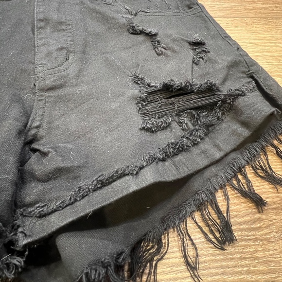 KanCan Distressed Raw Hem Women's Black Denim Shorts, 3" Inseam, 27/W7 - Picture 3 of 9